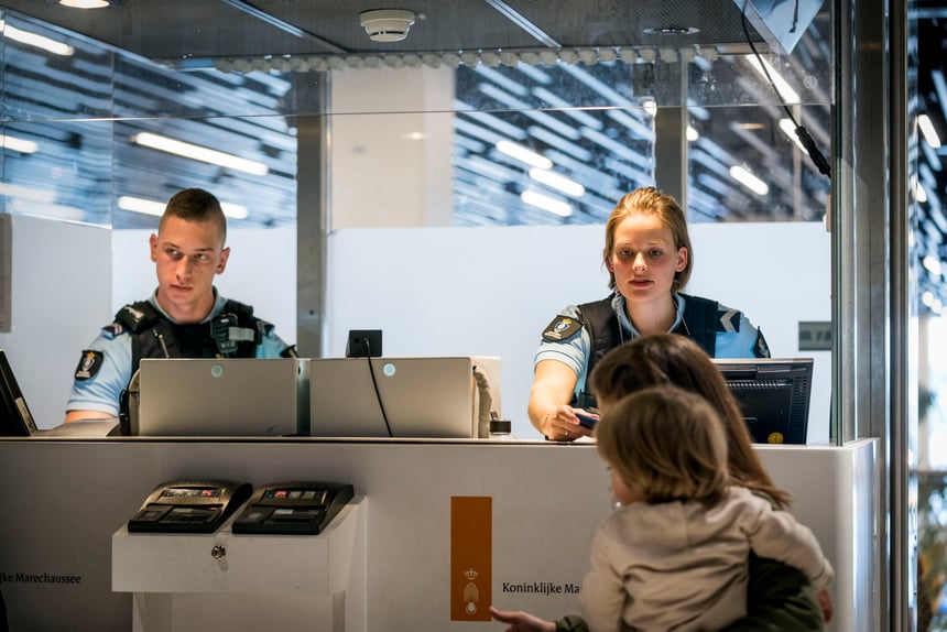 Residents Dutch Dutch citizens and permanent residents | Royal Netherlands Marechaussee